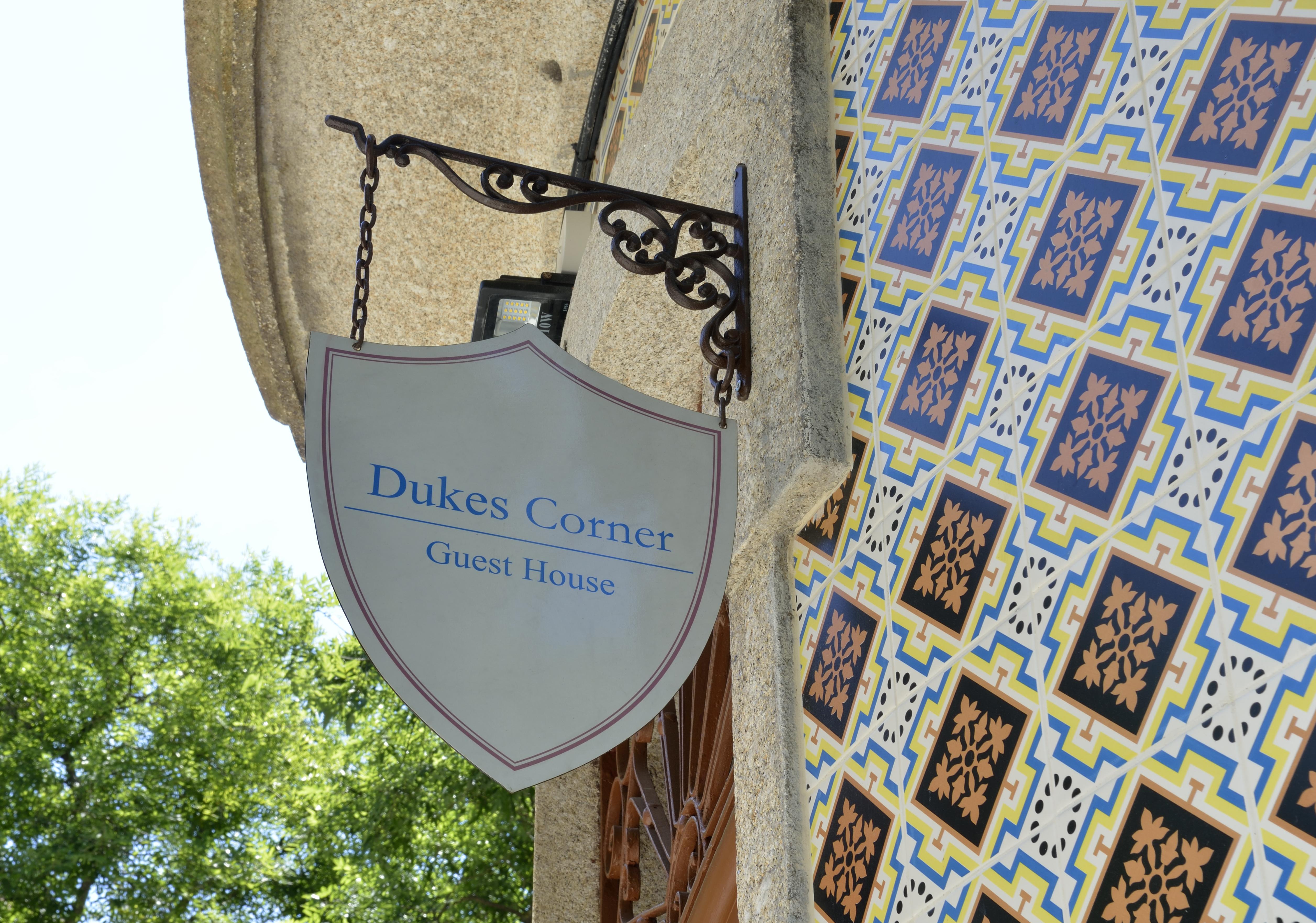 Dukes Corner Guest House Порто Екстериор снимка